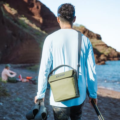 YETI Daytrip® 6L Lunch Bag 240111 Daytrip PDP 6L Lifestyle 05 1024x1024 YETI Cooler Shop