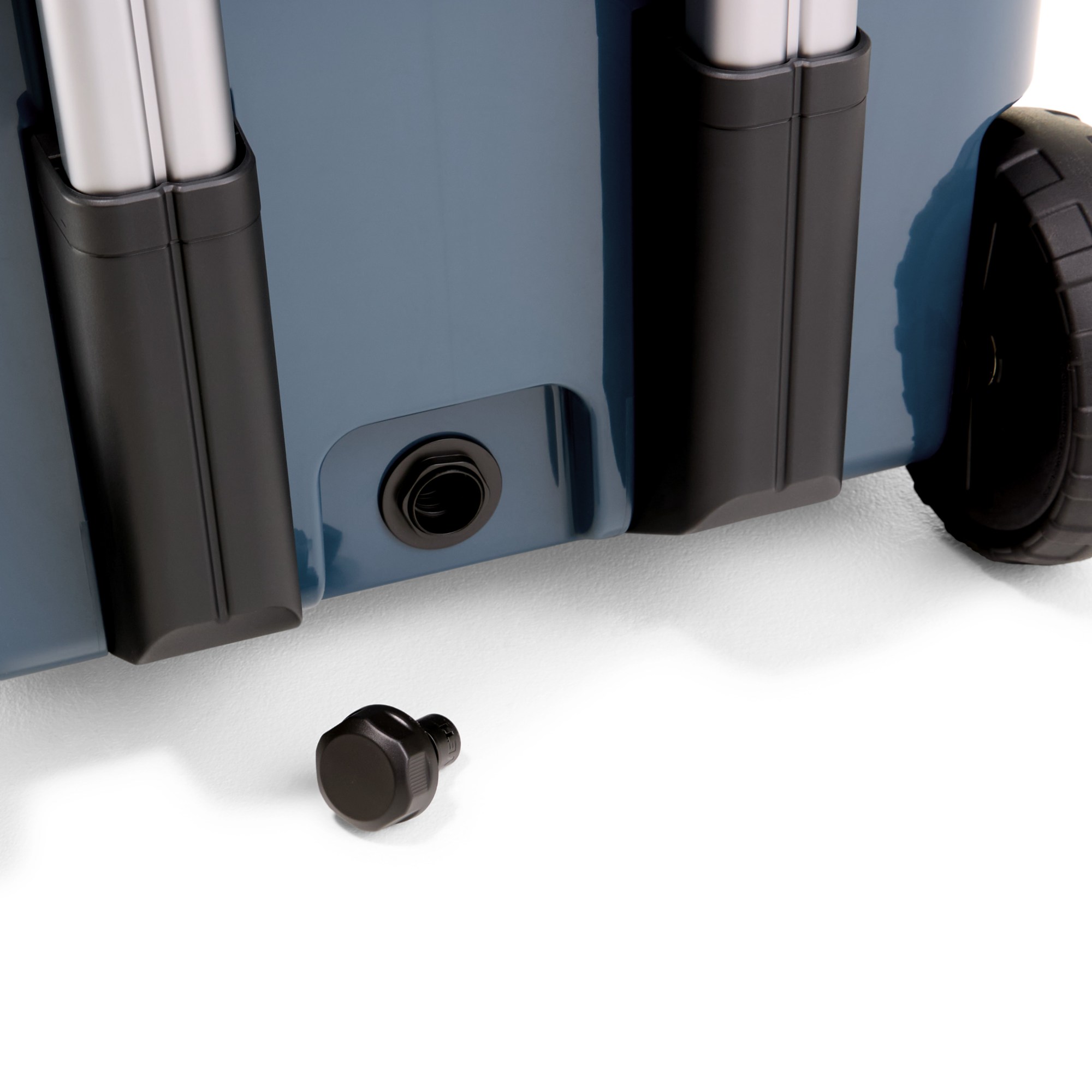 YETI Roadie® 32 Wheeled Cooler 82f2e7b2 8478 4a30 87d3 4899fac9a5df yeticoolershop.com